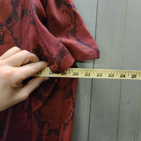 Banana Republic short flutter sleeve blouse Large maroon polyester elastic waist - Picture 7 of 9